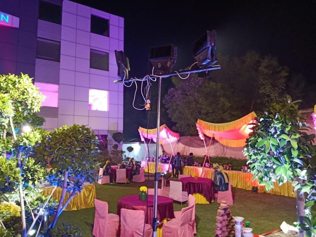Hotel Sourav Park Inn Agra Agra  Ngoại thất bức ảnh