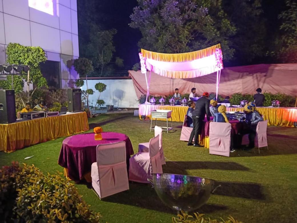 Hotel Sourav Park Inn Agra Agra  Ngoại thất bức ảnh
